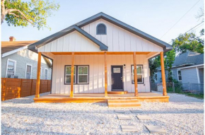 Experience Convenience w 4BR3BA Near Alamodome